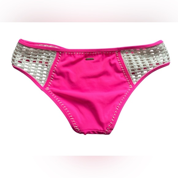 NEW Victoria’s Secret Kiawah Crochet Racerback Bikini Bottom Size Small - Picture 3 of 3
